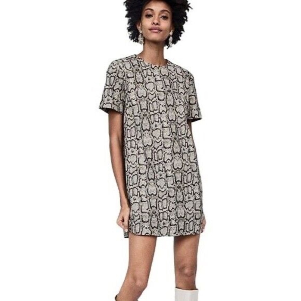 Black and White Mini Dress with Crew Neck and Short Sleeves
